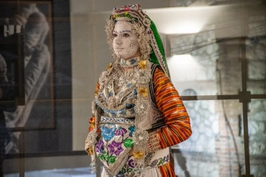 Tradicija koja umire: Na Kosovu mladenke prije vjenčanja prolaze neobičan ritual