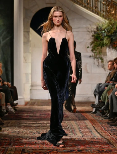 Gigi Hadid otvorila spektakl Ralpha Laurena u New Yorku: Jesen će biti u znaku romantike