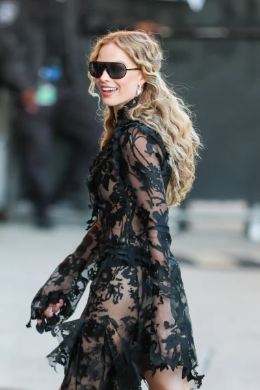 Spektakl Margot Robbie na crvenom tepihu: Najbolji lookovi na turneji 'Orkanski visovi'