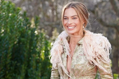 Spektakl Margot Robbie na crvenom tepihu: Najbolji lookovi na turneji 'Orkanski visovi'