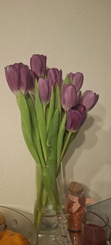 Dozivamo proljeće: Tulipani na&scaron;ih čitateljica u vazama donose svježinu i boje