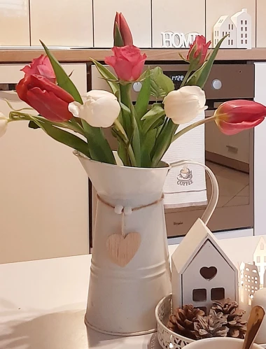 Dozivamo proljeće: Tulipani na&scaron;ih čitateljica u vazama donose svježinu i boje