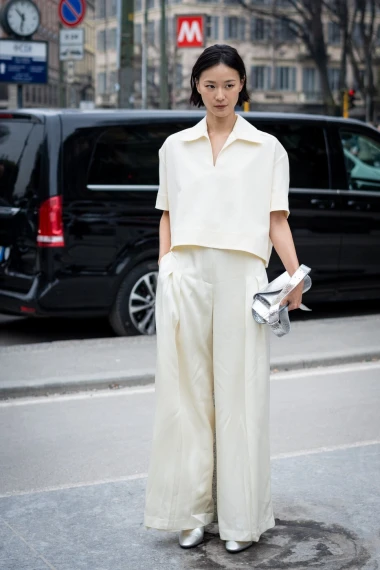 Milanske ulice diktiraju trendove: Heklane haljine, &scaron;tikle, srebrni sjaj i proljetne nijanse