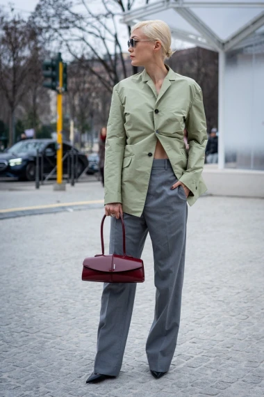 Milanske ulice diktiraju trendove: Heklane haljine, &scaron;tikle, srebrni sjaj i proljetne nijanse