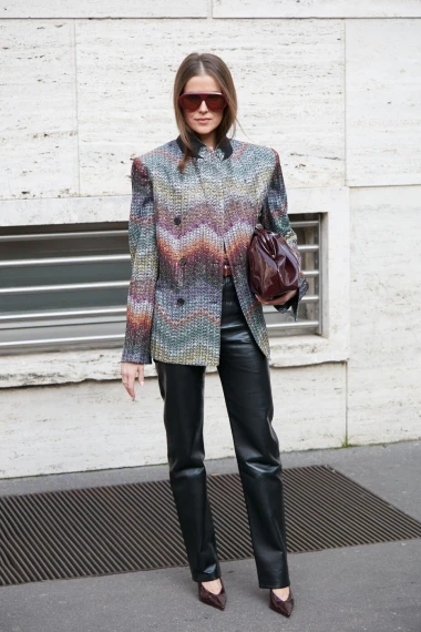 Milanske ulice diktiraju trendove: Heklane haljine, &scaron;tikle, srebrni sjaj i proljetne nijanse