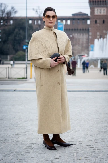 Milanske ulice diktiraju trendove: Heklane haljine, &scaron;tikle, srebrni sjaj i proljetne nijanse