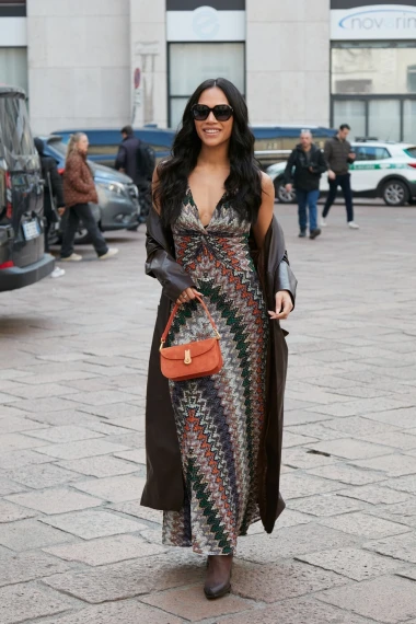 Milanske ulice diktiraju trendove: Heklane haljine, &scaron;tikle, srebrni sjaj i proljetne nijanse