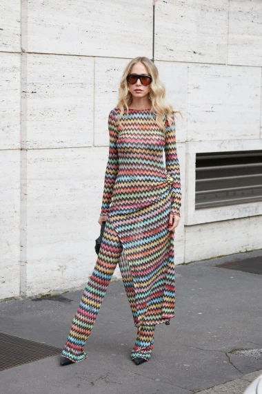 Milanske ulice diktiraju trendove: Heklane haljine, &scaron;tikle, srebrni sjaj i proljetne nijanse