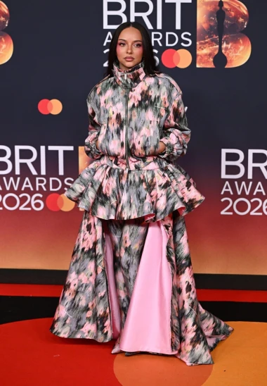 Crveni tepih gori, Olivia Dean slavi: Spektakl BRIT Awardsa u Manchesteru