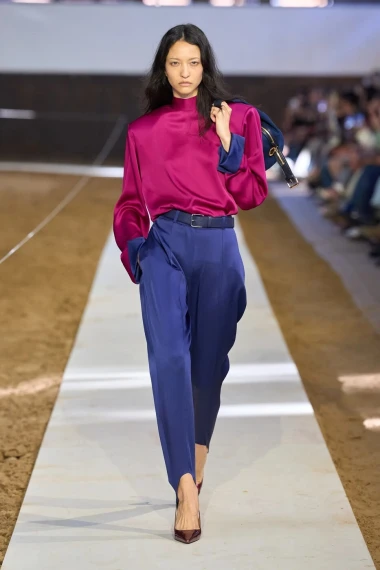 Stella McCartney u Parizu spojila klasične siluete i praktične komade