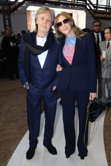 Stella McCartney u Parizu spojila klasične siluete i praktične komade