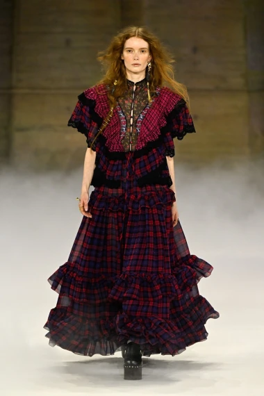 Tjedan mode: Nova vizija Chlo&eacute; romantike u boji odu&scaron;evila Pariz