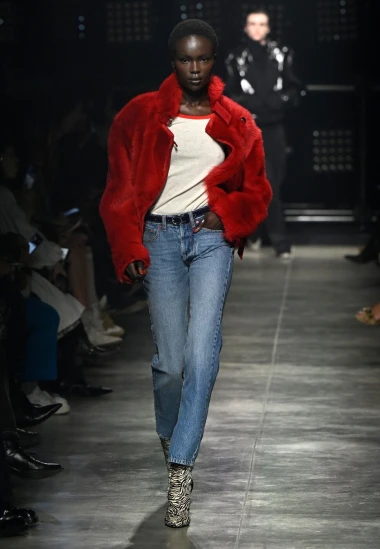 Kolekcija Isabel Marant za jesen donosi spoj 80-ih i opu&scaron;tene elegancije