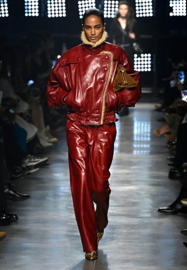 Kolekcija Isabel Marant za jesen donosi spoj 80-ih i opu&scaron;tene elegancije