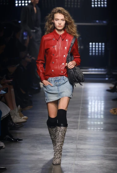 Kolekcija Isabel Marant za jesen donosi spoj 80-ih i opu&scaron;tene elegancije