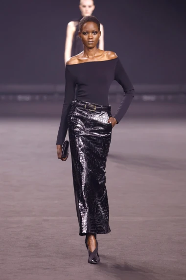 Elie Saab u Parizu predstavio moćnu i mračniju viziju glamura