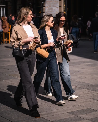 Sve trendseterice na &scaron;pici nose ove balonere: Apsolutni su hit sezone