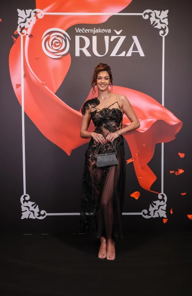Antonija Blaće zablistala na Večernjakovoj ruži, evo tko je jo&scaron; pro&scaron;etao crvenim tepihom