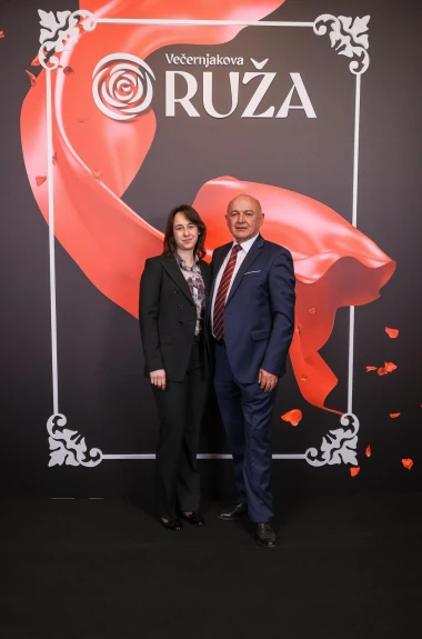 Antonija Blaće zablistala na Večernjakovoj ruži, evo tko je jo&scaron; pro&scaron;etao crvenim tepihom