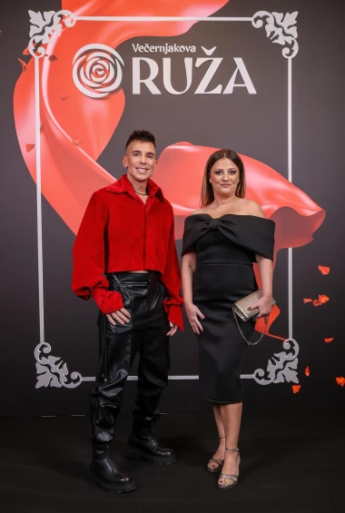 Antonija Blaće zablistala na Večernjakovoj ruži, evo tko je jo&scaron; pro&scaron;etao crvenim tepihom