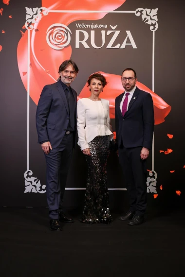 Antonija Blaće zablistala na Večernjakovoj ruži, evo tko je jo&scaron; pro&scaron;etao crvenim tepihom