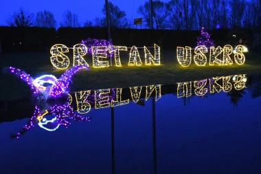 Uskrsna čarolija svjetla: Obitelj Salaj ukrasila imanje s čak 60.000 pisanica