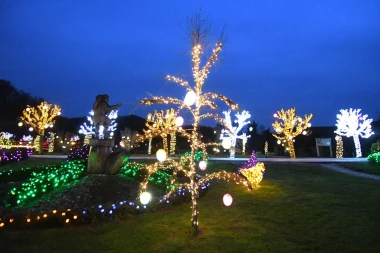 Uskrsna čarolija svjetla: Obitelj Salaj ukrasila imanje s čak 60.000 pisanica