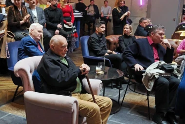 Slavni i poznati na premijeri filma 'Zrinski': U publici bili Ivančica Pahor, Stipe Mesić i brojni drugi