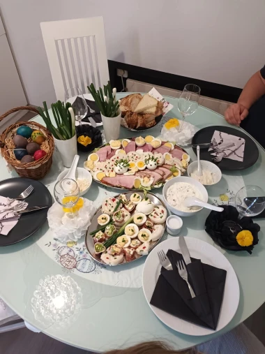 Sretan Uskrs! 50 fotografija uskrsnog doručka na&scaron;ih čitatelja - svi stolovi su prekrasni na svoj način
