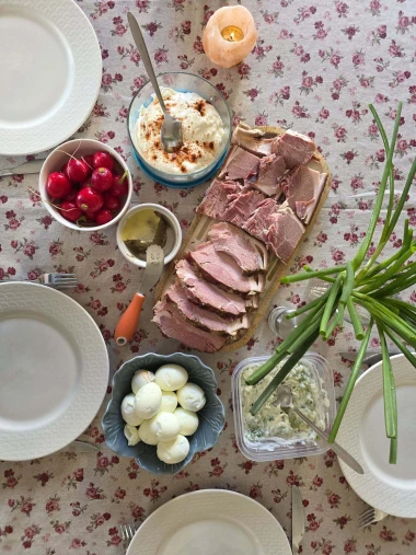 Sretan Uskrs! 50 fotografija uskrsnog doručka na&scaron;ih čitatelja - svi stolovi su prekrasni na svoj način