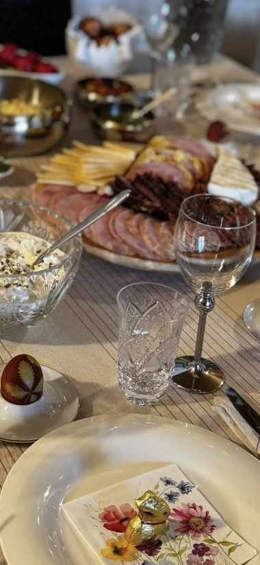 Sretan Uskrs! 50 fotografija uskrsnog doručka na&scaron;ih čitatelja - svi stolovi su prekrasni na svoj način