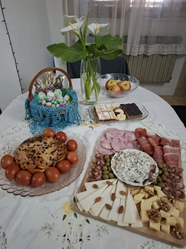 Sretan Uskrs! 50 fotografija uskrsnog doručka na&scaron;ih čitatelja - svi stolovi su prekrasni na svoj način