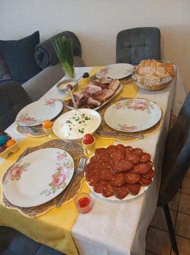 Sretan Uskrs! 50 fotografija uskrsnog doručka na&scaron;ih čitatelja - svi stolovi su prekrasni na svoj način