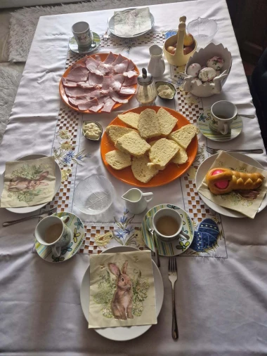 Sretan Uskrs! 50 fotografija uskrsnog doručka na&scaron;ih čitatelja - svi stolovi su prekrasni na svoj način