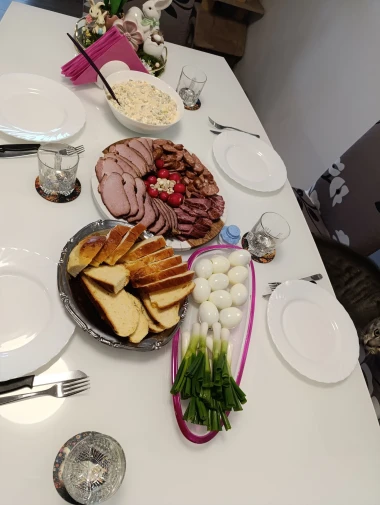 Sretan Uskrs! 50 fotografija uskrsnog doručka na&scaron;ih čitatelja - svi stolovi su prekrasni na svoj način