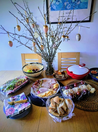 Sretan Uskrs! 50 fotografija uskrsnog doručka na&scaron;ih čitatelja - svi stolovi su prekrasni na svoj način