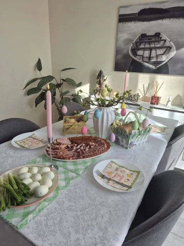 Sretan Uskrs! 50 fotografija uskrsnog doručka na&scaron;ih čitatelja - svi stolovi su prekrasni na svoj način