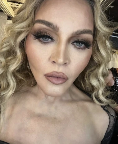 Izgledaju kao druge osobe: Slavne dame koje su estetski zahvati potpuno promijenili