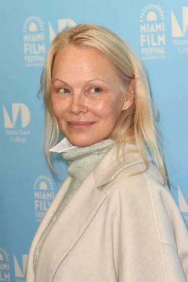 Izgledaju kao druge osobe: Slavne dame koje su estetski zahvati potpuno promijenili