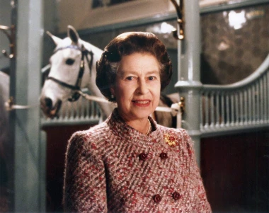 Nije ni trebala postati kraljica, a vjenčanicu je platila kuponima: 10 manje poznatih stvari o Elizabeti II.