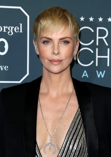 Od duge kose do odvažnog reza: Slavne dame koje su nas zapanjile kratkom kosom