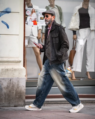 Mu&scaron;karci na &scaron;pici pokazali kako se nosi proljeće: Stylish outfiti u prvom planu