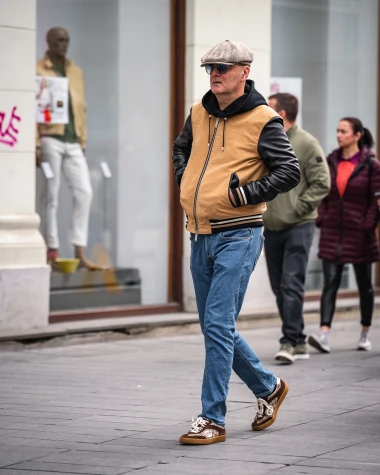 Mu&scaron;karci na &scaron;pici pokazali kako se nosi proljeće: Stylish outfiti u prvom planu