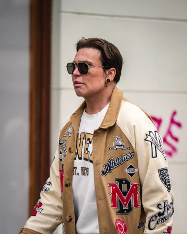 Mu&scaron;karci na &scaron;pici pokazali kako se nosi proljeće: Stylish outfiti u prvom planu