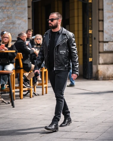 Mu&scaron;karci na &scaron;pici pokazali kako se nosi proljeće: Stylish outfiti u prvom planu