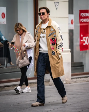 Mu&scaron;karci na &scaron;pici pokazali kako se nosi proljeće: Stylish outfiti u prvom planu