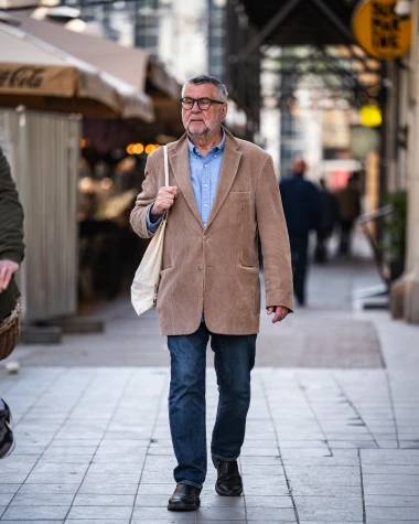 Mu&scaron;karci na &scaron;pici pokazali kako se nosi proljeće: Stylish outfiti u prvom planu