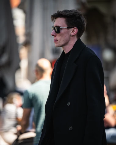 Mu&scaron;karci na &scaron;pici pokazali kako se nosi proljeće: Stylish outfiti u prvom planu