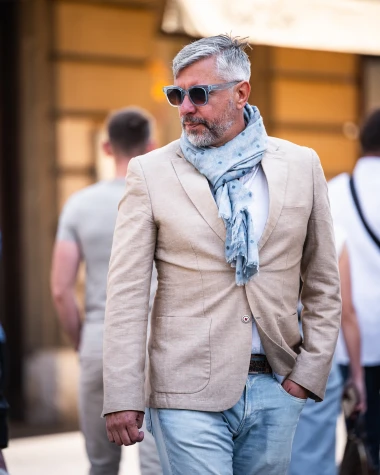 Mu&scaron;karci na &scaron;pici pokazali kako se nosi proljeće: Stylish outfiti u prvom planu