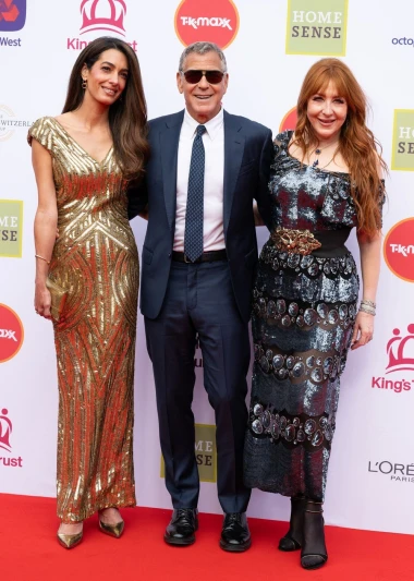 Amal i George Clooney zasjenili kraljevsku obitelj u Londonu, zlatna haljina sve osvojila